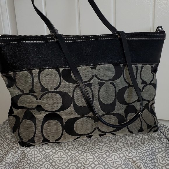 Coach Handbag - Picture 4 of 7